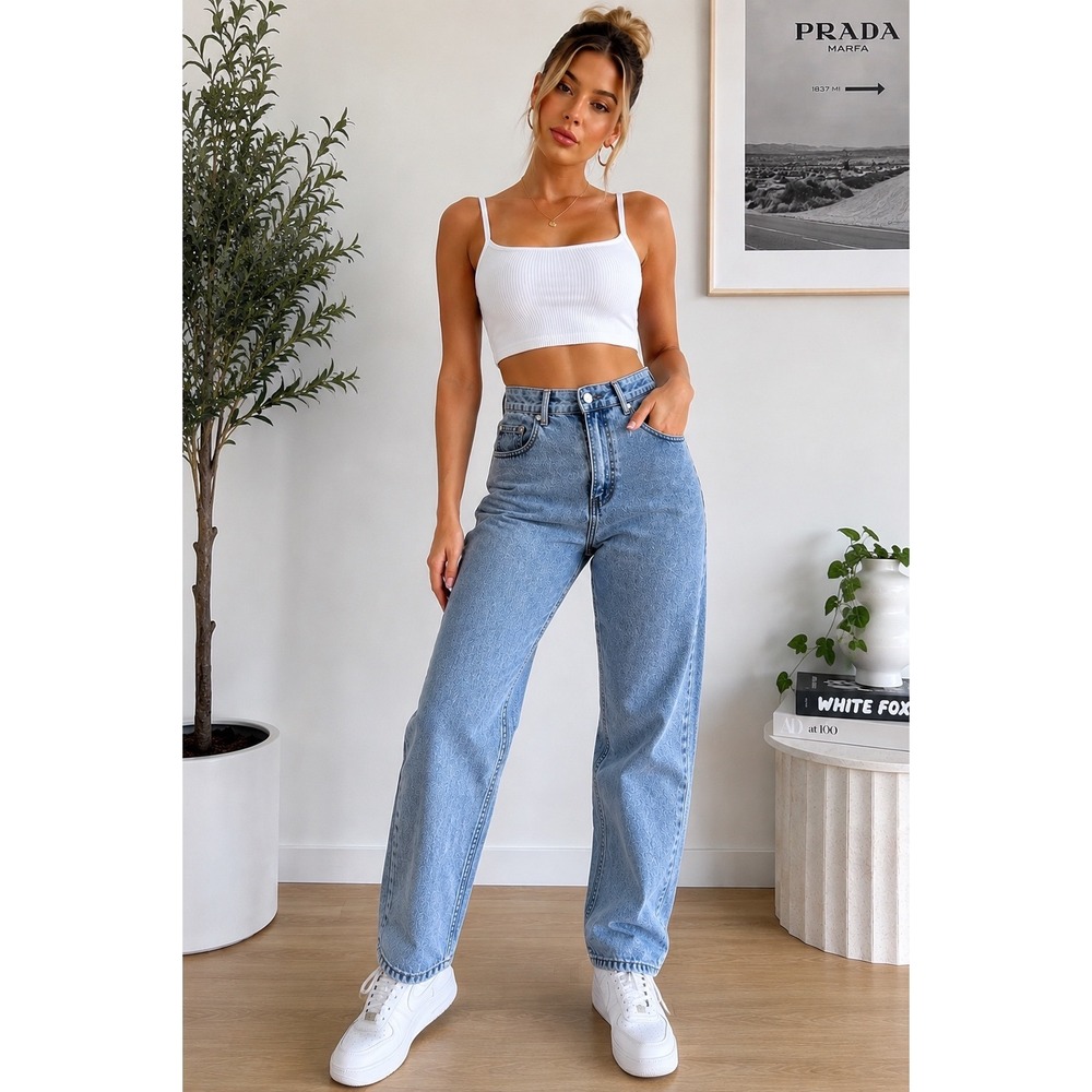 White Fox High Waisted Mom Jeans Acid Wash Light Denim Y2K Medium